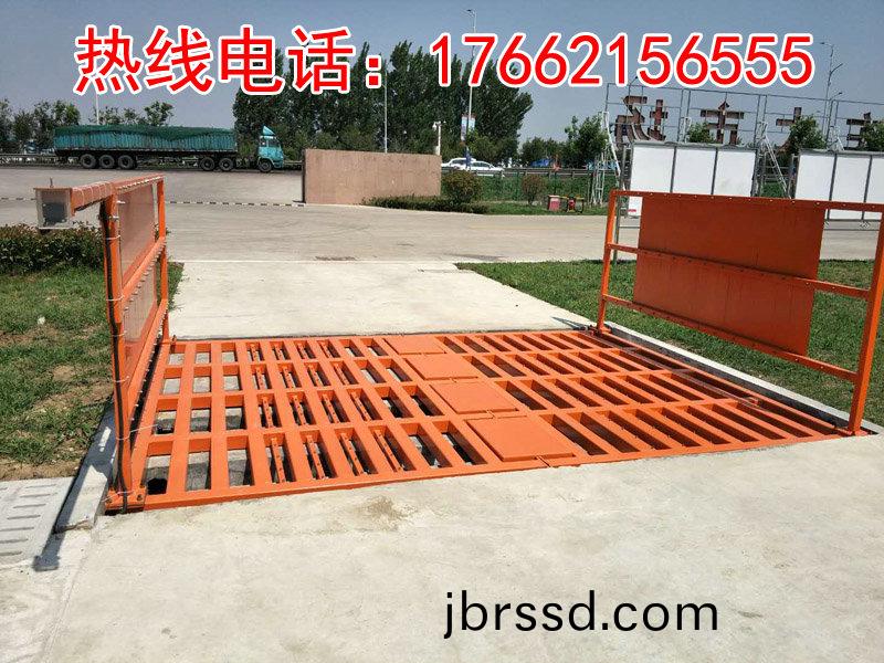 工程洗(xi)車(che)檯(tai)的內部(bu)要經(jing)常疎通(tong)